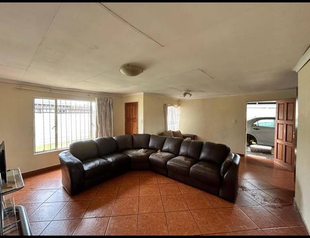 3 BEDROOM HOUSE FOR SALE IN STRUBENVALE